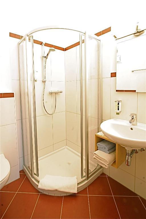 Spiele- Und Buchhotel Tschitscher Nikolsdorf 部屋 写真