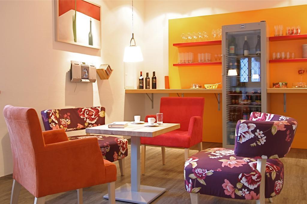 Spiele- Und Buchhotel Tschitscher Nikolsdorf エクステリア 写真